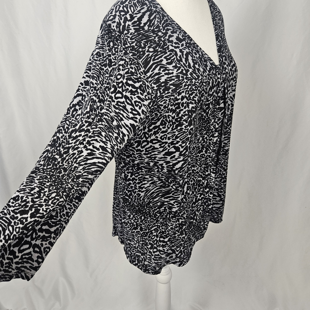 Dana Buchman Women's Black and White Animal Print Top Size XL